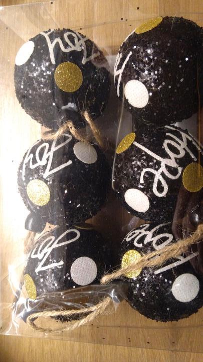 Vianočné gule - biele a cierne,