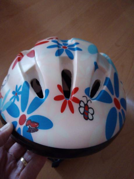 Cyklistická prilba, l