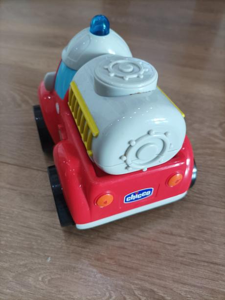 Veselé požiarne auto chicco,