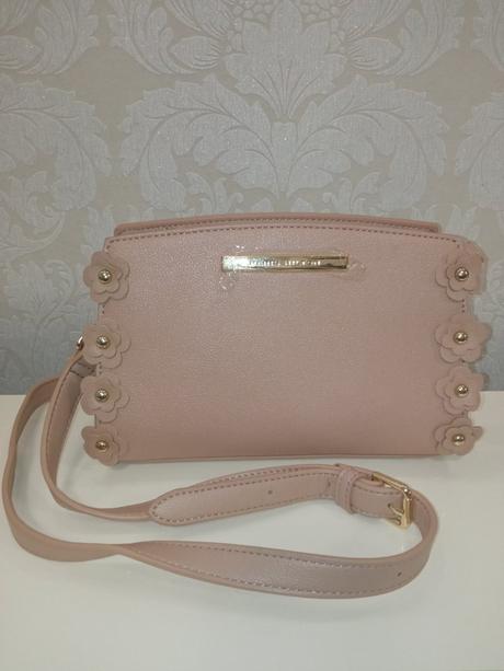 Kabelka s 3 d kvetmi camel paris hilton, paris hilton