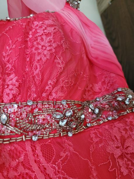 Dlhé spoločenské šaty, 40