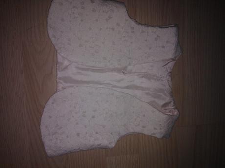 Vesticka cipkovana, 74