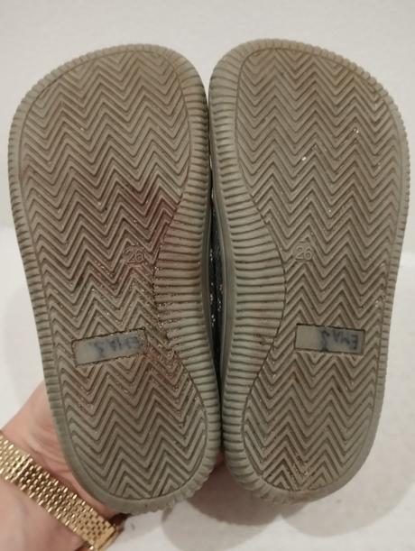 Tenisky alebo papuče, protetika,26