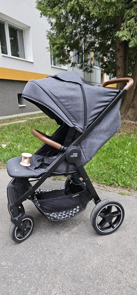 Predám kočík - buginu značky britax, britax,britax b-agile m