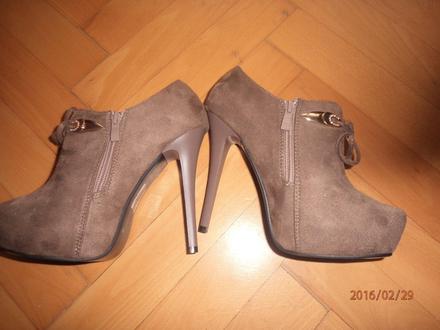 Nenosené topánočky, 39