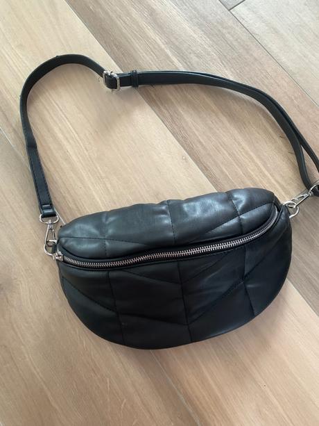 Kabelka reserved, reserved