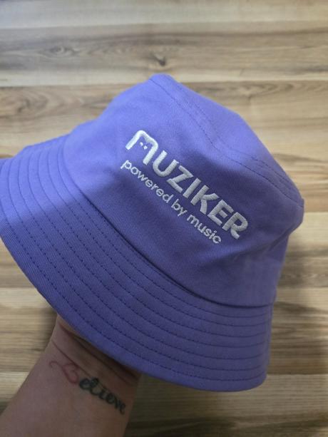 Muziker klobúk, s