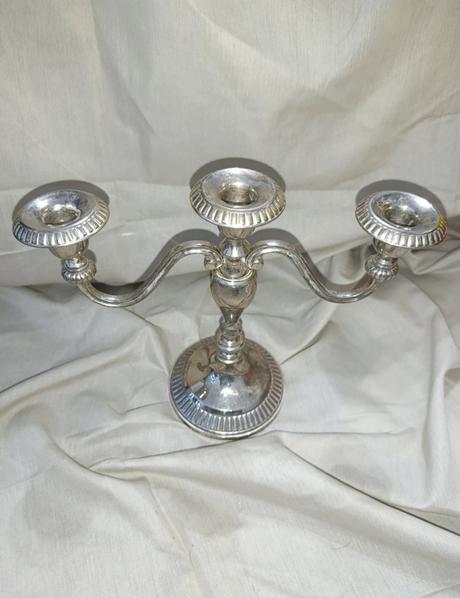 Veľký postriebreny svietnik  výška 23 šírka 27, 