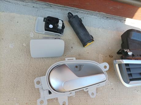 Náhradné diely do aut, 