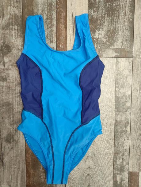 Dievčenské plavky, 104