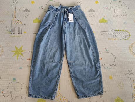 Džínsy so stočeným efektom a záhybmi, bershka,36