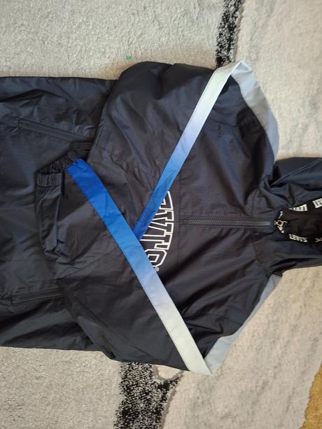 Predám novú bundu zn.levis velk .152, levis,152