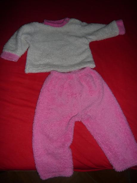 Chlpatkové pyžamko, 74