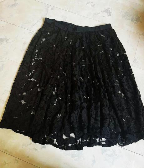 Čipkovaná sukňa, l