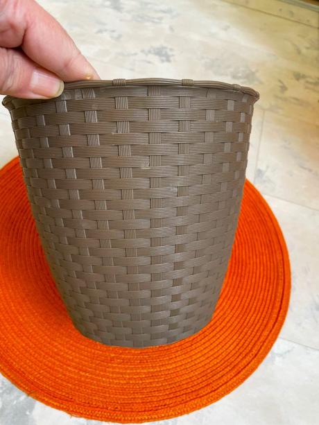 Črepník z umelého ratanu, 