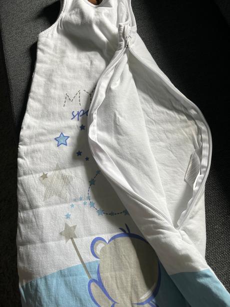 Modrobiela zavinovačka na spanie,