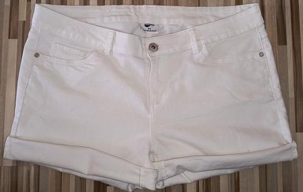 Pekné biele kraťase v. 44, takko,44