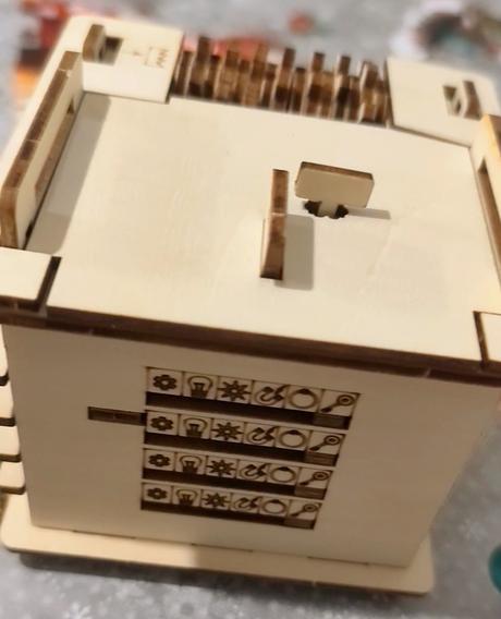 Schrödingerova mačka box hlavolam úniková miestnos, 