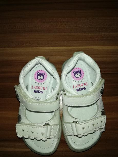 Sandálky, lasocki,21