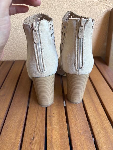 Krásne topánky, 41