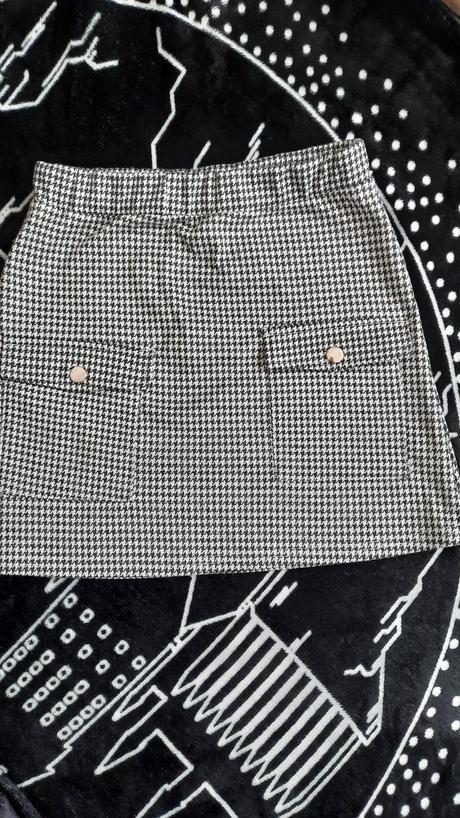 Károvaná suknička, 152