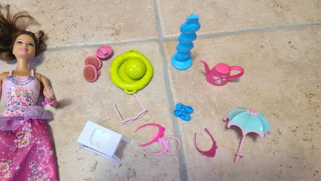 Pekný stav - výbava barbie,