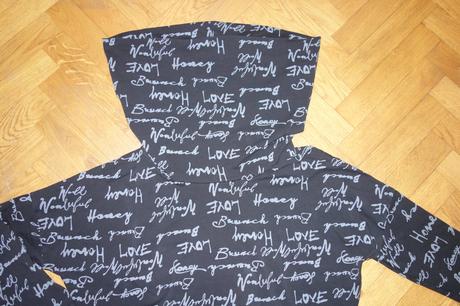 Popísaná mikina s veľkým golierom m/l, m