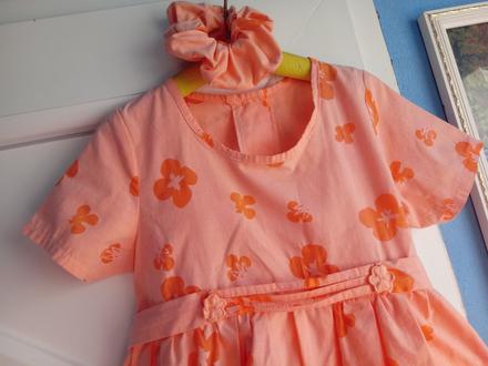 Peknucke saty a gumicka do vlasov 104/110, 104