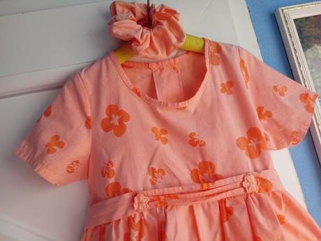 Peknucke saty a gumicka do vlasov 104/110, 104