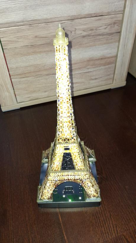 3d puzzle eiffelova veža svietiace,
