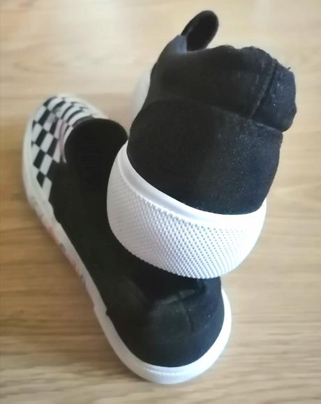 Dámske plátenky, veľ. 37, nové, netflix edition, 37