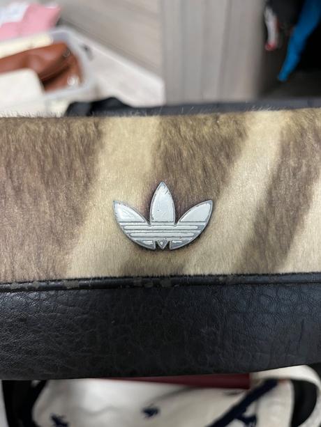 Peňaženka, adidas