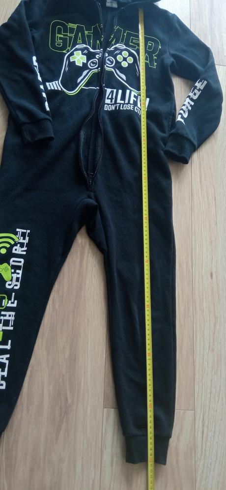 Teplákovy overal, 128