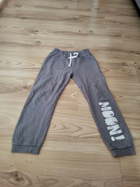 Balík oblečka, 122–134