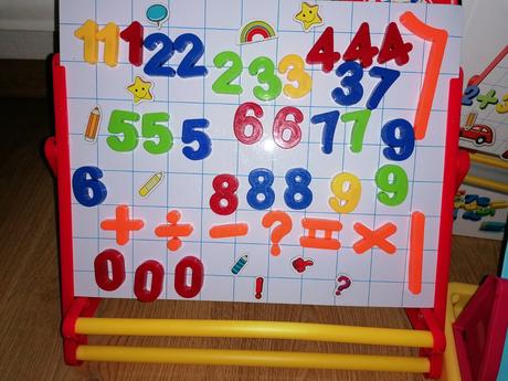 Magnetické tabule + magnetky čísla a písmená,