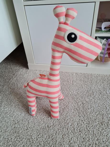 Žirafa done by deer,