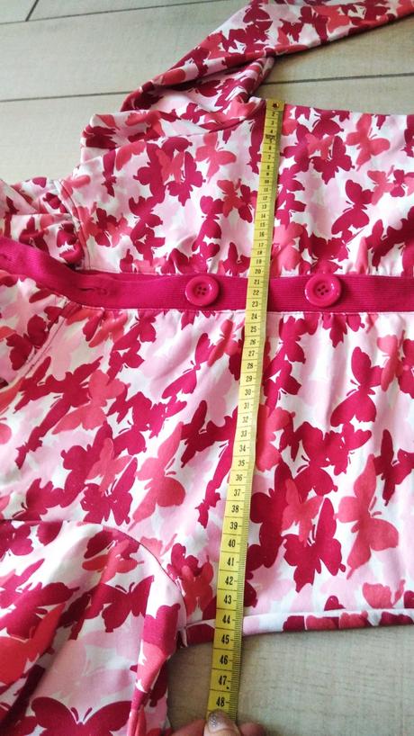 Mikina s motýlmi, 158