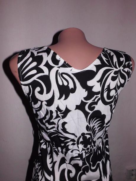 Bielo čierne šaty, 38