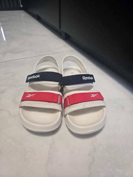 Reebok sandále, reebok,35