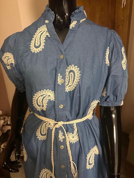 Letné šaty so vzorom a opaskom, l / m