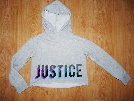 Kratšia mikina justice, 146
