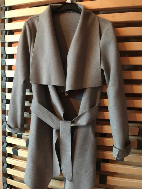 Príjemý trečkot s opaskom, s