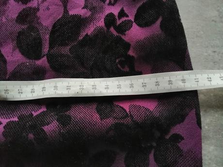 Korzetové šaty vínovej farby asos v34 zamat. ruže, 34