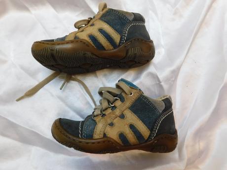 Kvalitne kožene topanky,na boku zips, 22