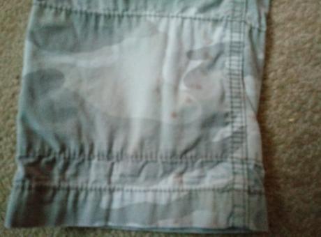 Maskáčové nohavice, 122