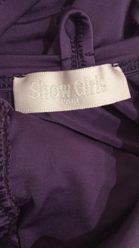 Fialové šaty s volánikmi, s