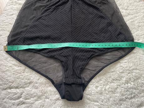 Cierne sietkovane body, l