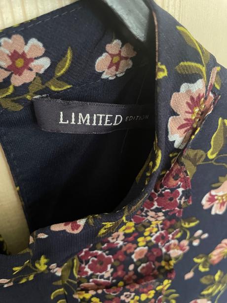 Tmavomodre kvetovane saty s volankom m&s, marks & spencer,42