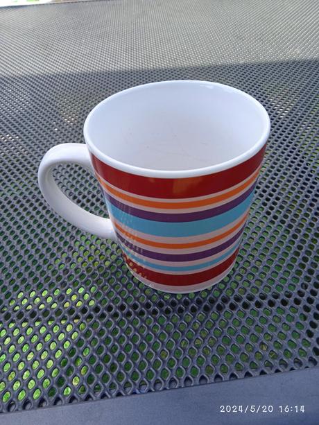 2 zachovalé šálky, 