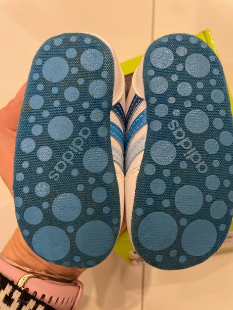 Capačky adidas č. 18, adidas,18